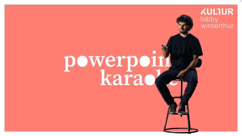 Tobija Fischer beim Powerpoint Karaoke der Kulturlobby Winterthur